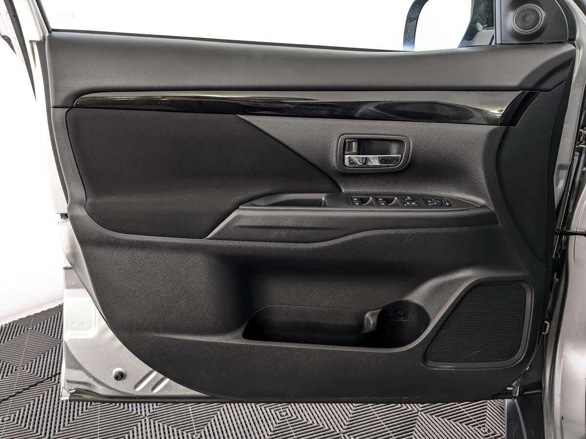 Купить Mitsubishi Outlander, 2020, 106 268 км.. Фото: #16