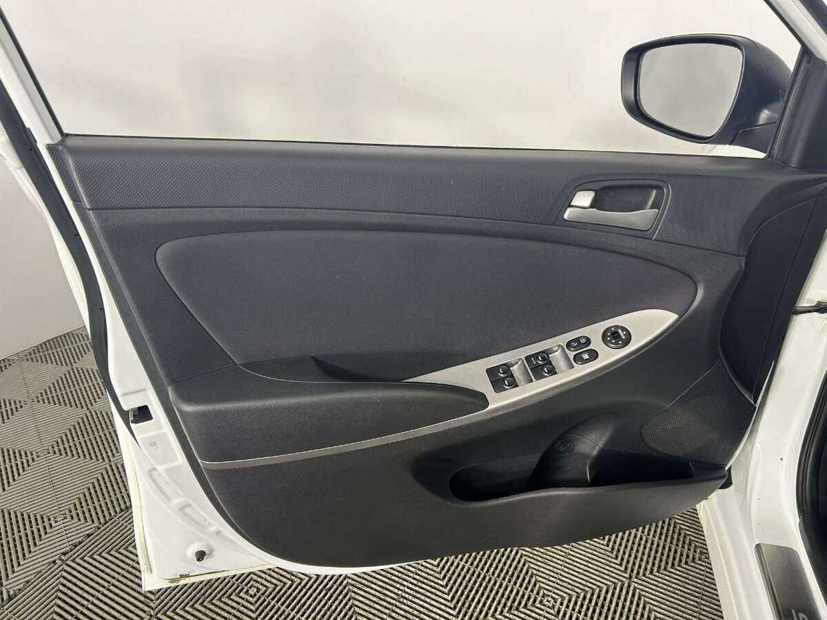 Купить Hyundai Solaris, 2015, 130 893 км.. Фото: #7