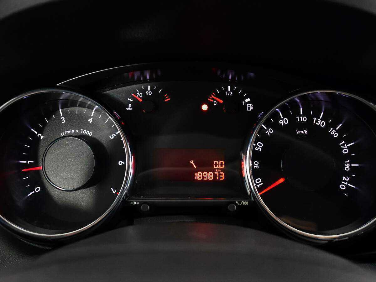 Купить Peugeot 3008, 2012, 189 873 км.. Фото: #10