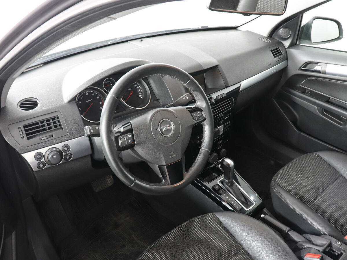 Купить Opel Astra, 2012, 178 290 км.. Фото: #4