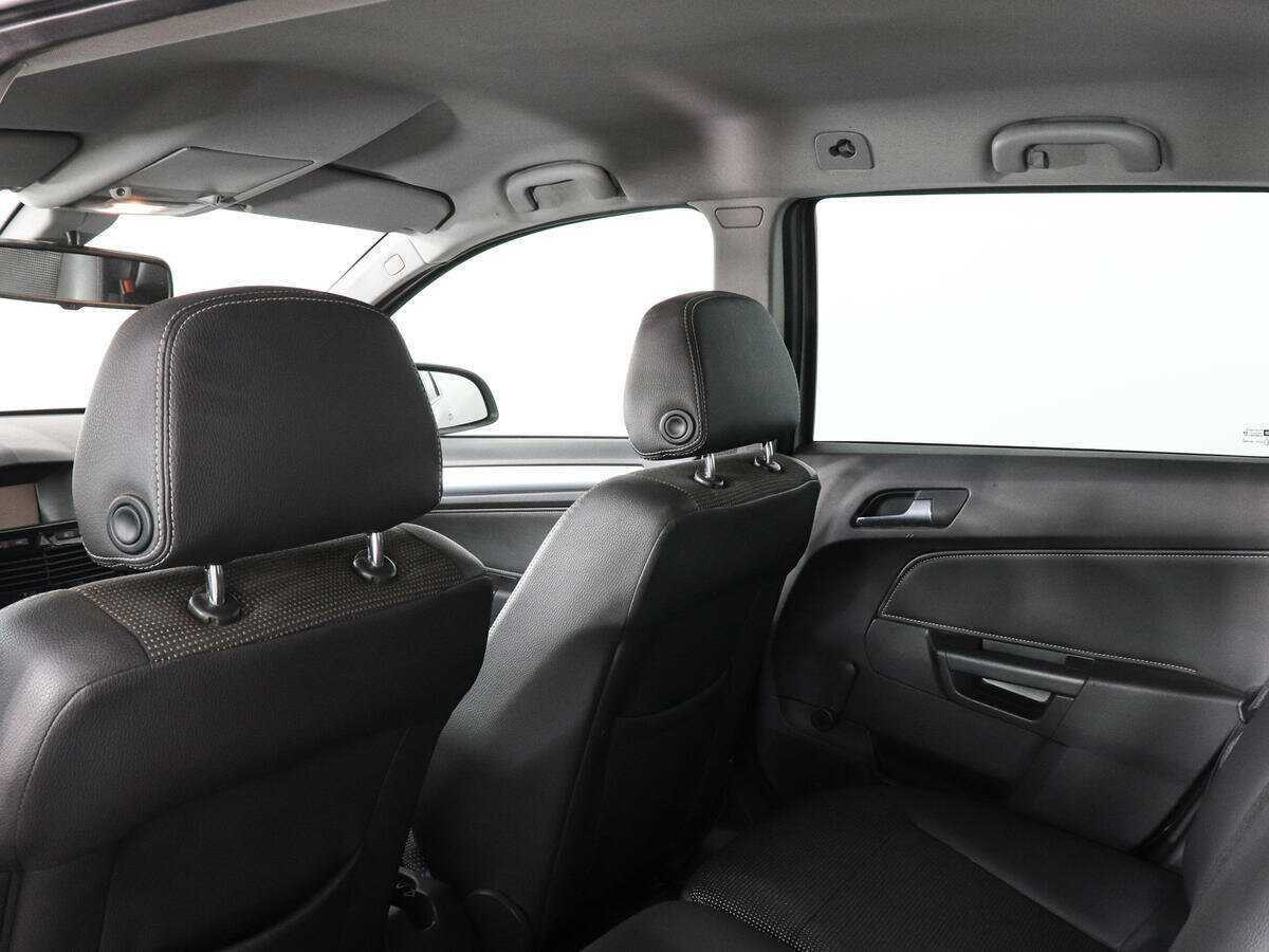 Купить Opel Astra, 2012, 178 290 км.. Фото: #7