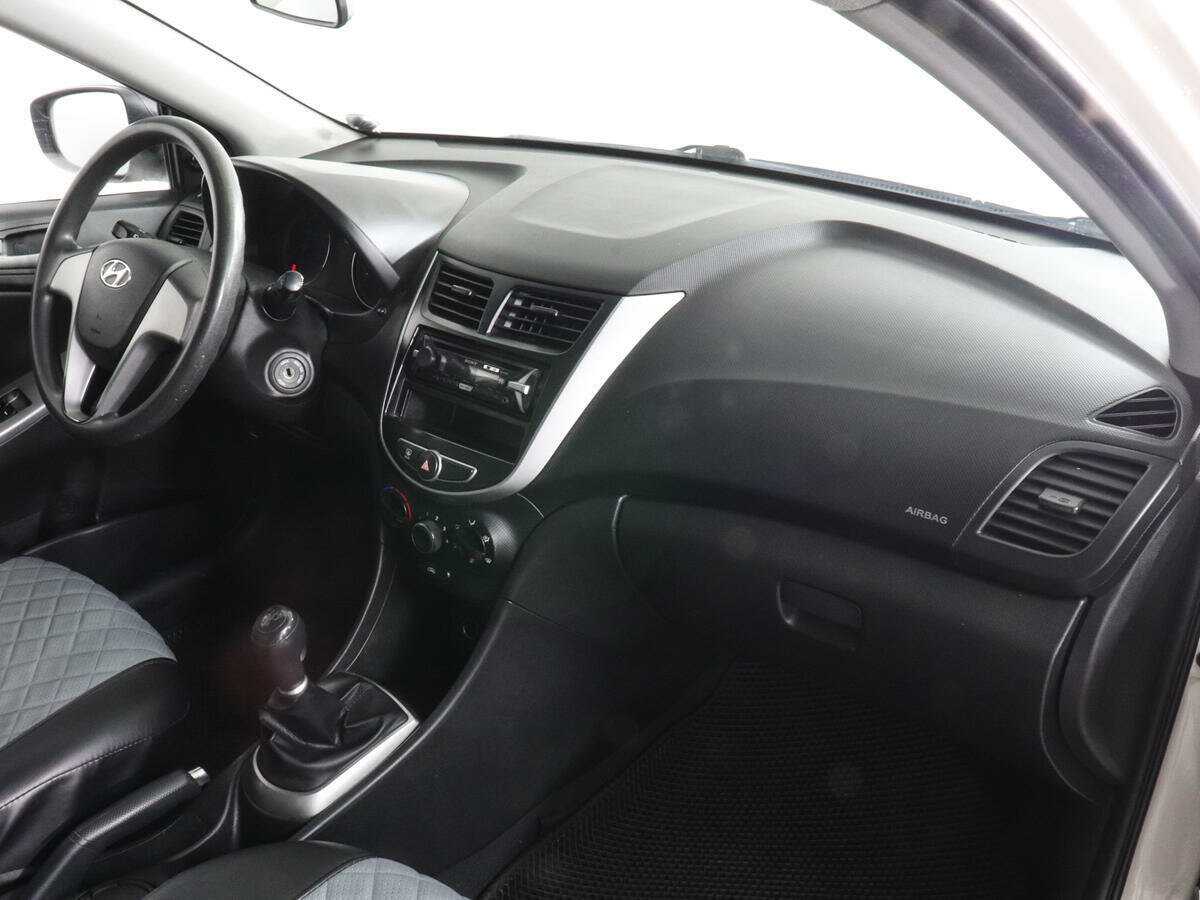 Купить Hyundai Solaris, 2015, 125 988 км.. Фото: #9