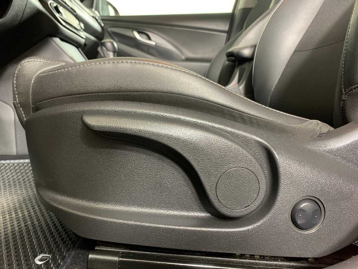 Купить Hyundai i30, 2017, 235 275 км.. Фото: #16