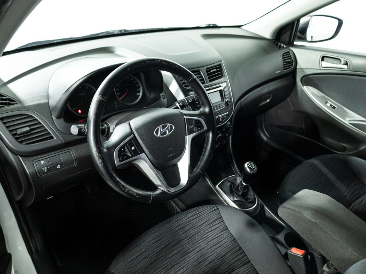 Купить Hyundai Solaris, 2015, 105 995 км.. Фото: #9